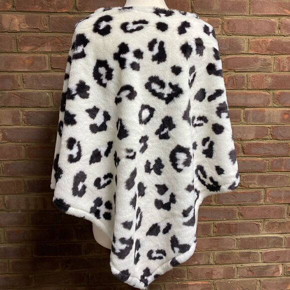 LOF Ivory & Black Cheetah Print Cape Poncho NWT - Picture 4 of 6